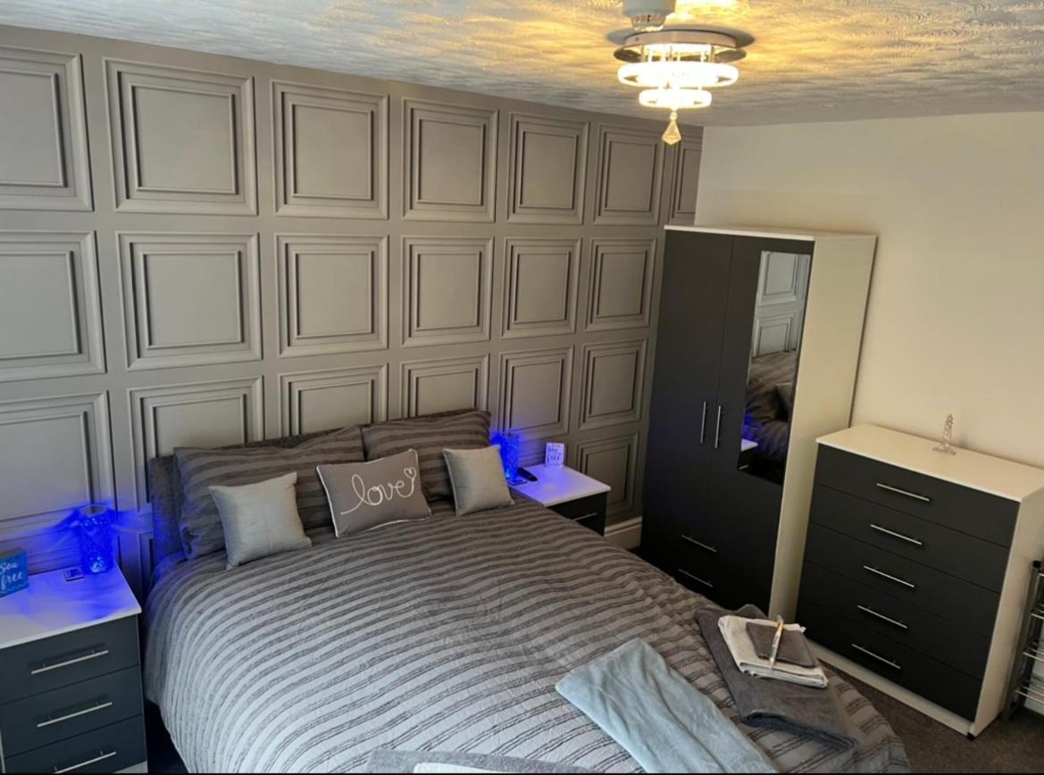 Sea View Lavish Apartment Sky Tv Whirlpool Bath Huge Balcony Newly Refurbished Бридлингтън Екстериор снимка