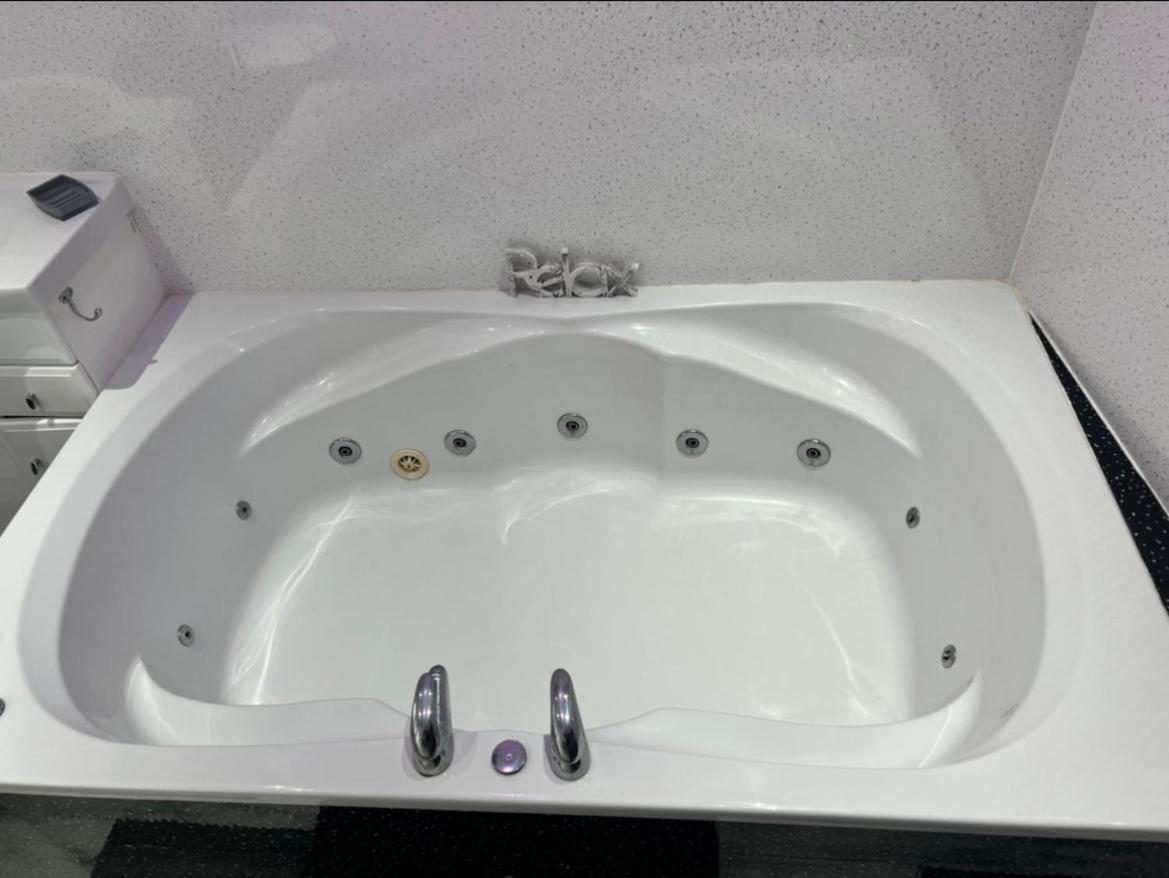 Sea View Lavish Apartment Sky Tv Whirlpool Bath Huge Balcony Newly Refurbished Бридлингтън Екстериор снимка