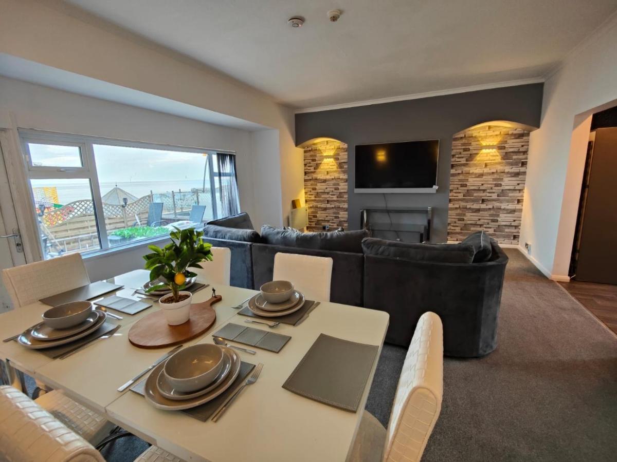Sea View Lavish Apartment Sky Tv Whirlpool Bath Huge Balcony Newly Refurbished Бридлингтън Екстериор снимка