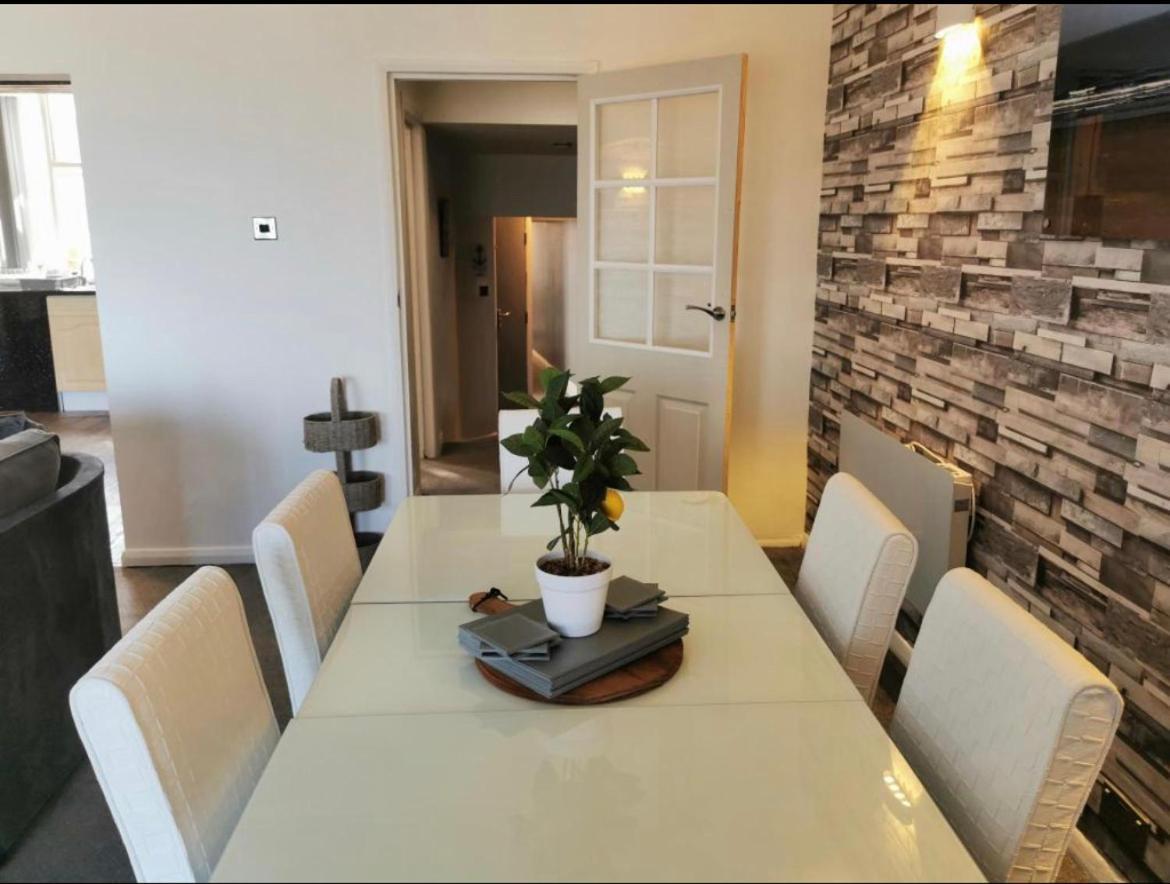 Sea View Lavish Apartment Sky Tv Whirlpool Bath Huge Balcony Newly Refurbished Бридлингтън Екстериор снимка